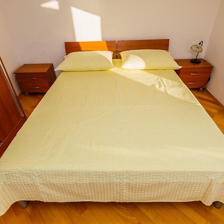 Apartamenty Z Basenem Ilja Рогозниця Екстер'єр фото