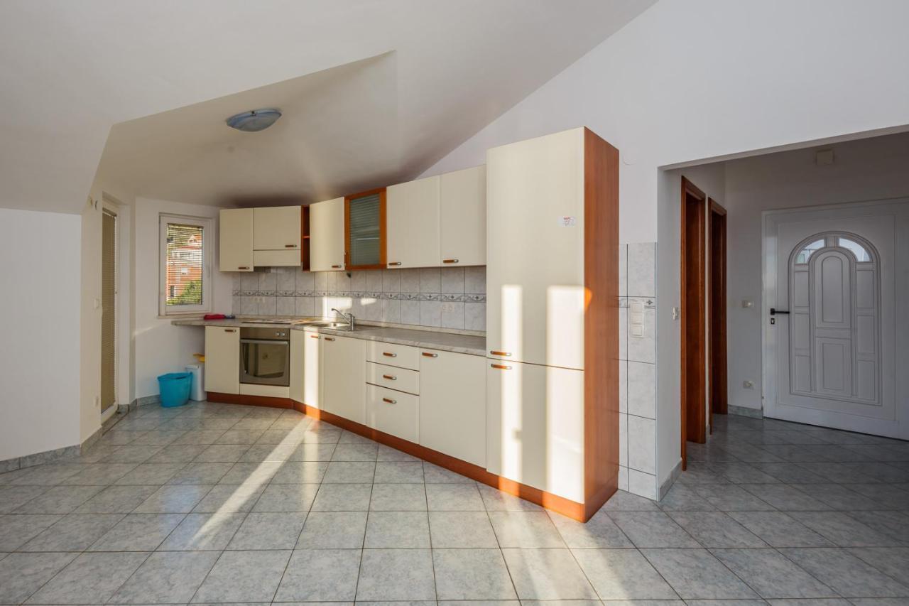 Apartamenty Z Basenem Ilja Рогозниця Екстер'єр фото