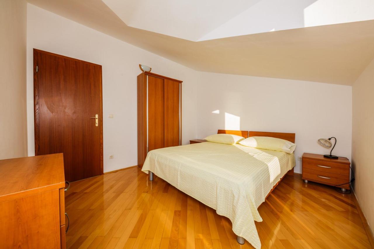 Apartamenty Z Basenem Ilja Рогозниця Екстер'єр фото