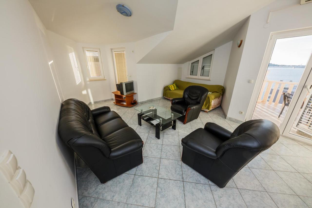 Apartamenty Z Basenem Ilja Рогозниця Екстер'єр фото