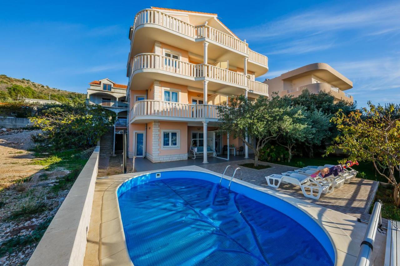 Apartamenty Z Basenem Ilja Рогозниця Екстер'єр фото