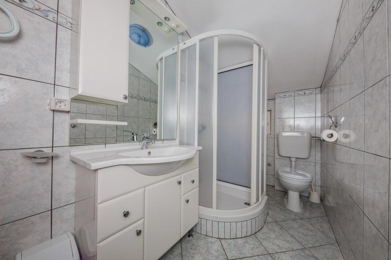 Apartamenty Z Basenem Ilja Рогозниця Екстер'єр фото